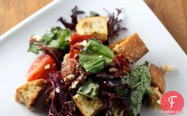 Insalata di pomodoro arrosto con crostini