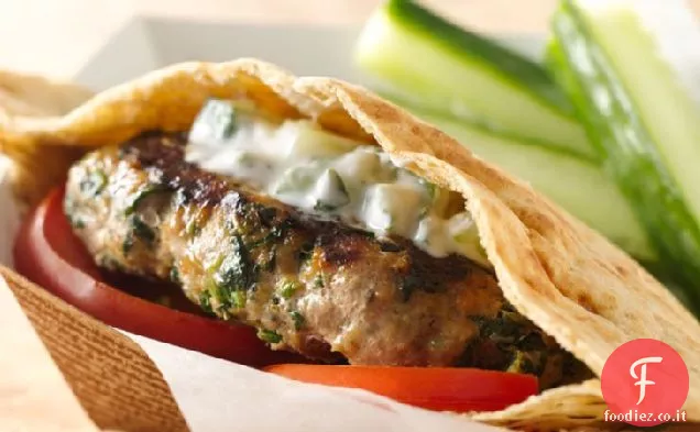 Hamburger di tacchino greco con salsa di cetriolo coniato