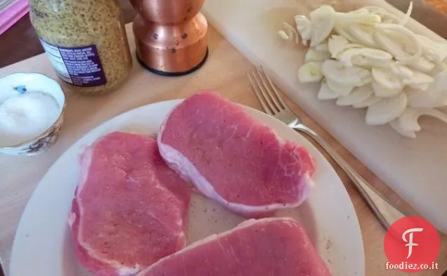 Braciole di maiale con mostarda Mele e cipolle