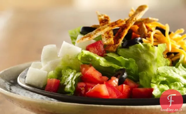 Insalata di Santa Fe con cannucce di tortilla