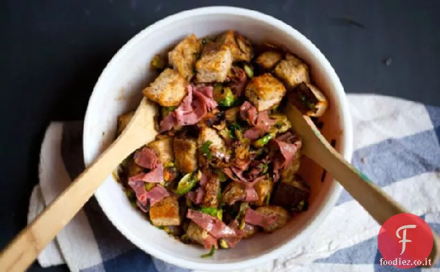 Panzanella di Segale con Cavoletti di Bruxelles, Pastrami e Vinaigrette di Digione