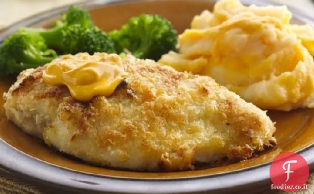 Pollo immerso in patate fritte al forno