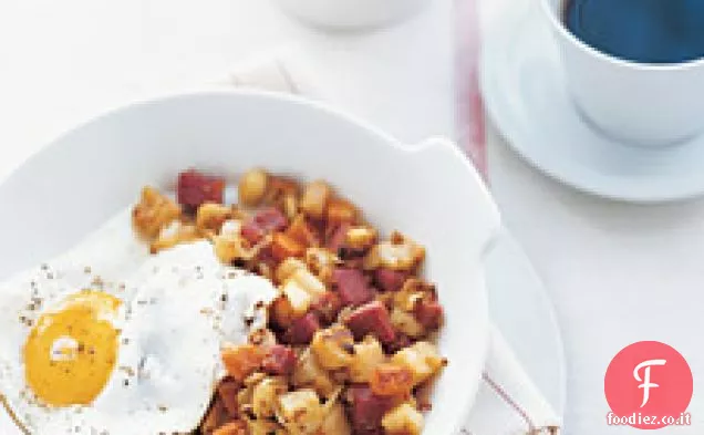 Carne in scatola e hash di verdure a radice