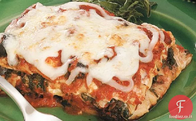 Lasagna mediterranea durante la notte