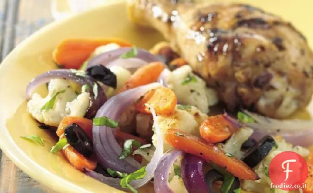 Confezioni di fogli di cavolfiore, carota e basilico grigliati