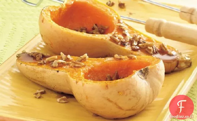 Zucca butternut alla griglia con cima di acero e pecan