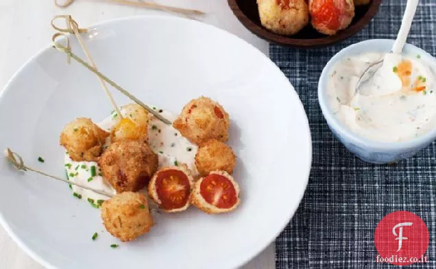 Pomodorini fritti con yogurt piccante