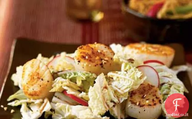 Seared mare Capesante su asiatico Slaw
