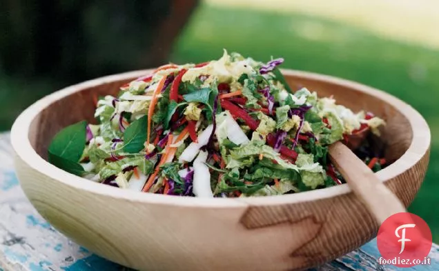 Insalata di cavolo piccante in stile asiatico