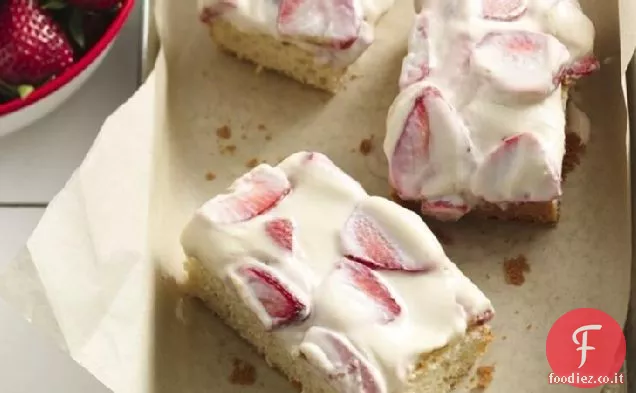 Torta di panna acida alla fragola