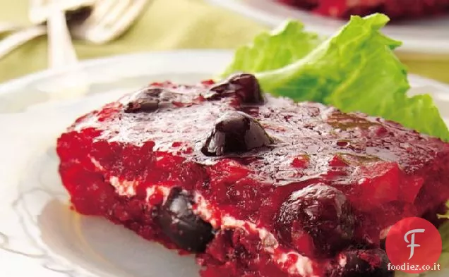 Insalata di gelatina a strati di formaggio alla ciliegia