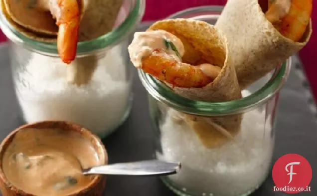 Coni di gamberetti con salsa piccante allo yogurt