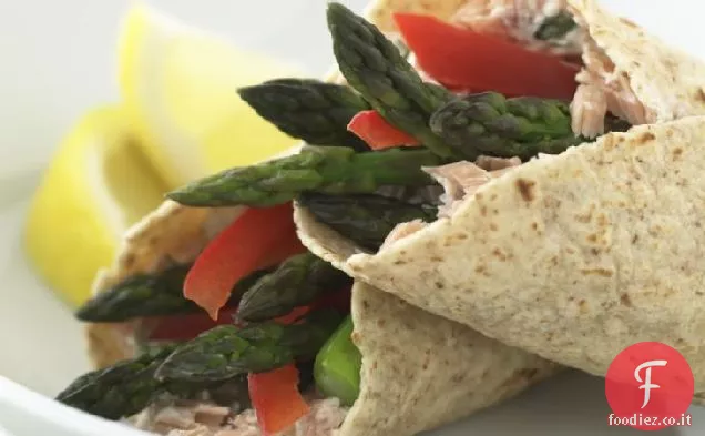 Asparagi al limone magro e involtini di salmone affumicato