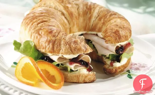 Croissant di pollo arrosto e mirtilli rossi