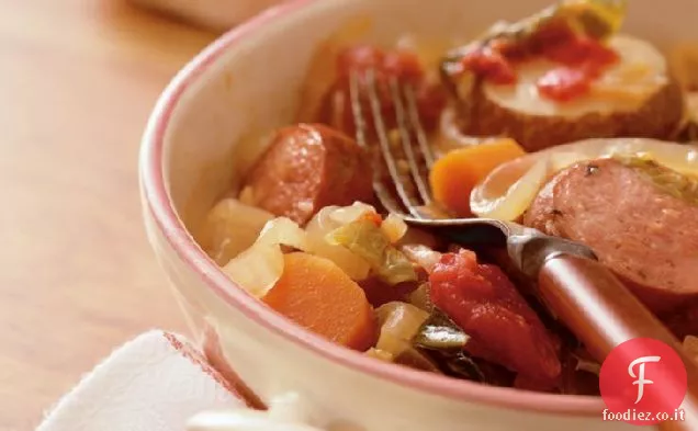 Casseruola di salsiccia e verdure a cottura lenta