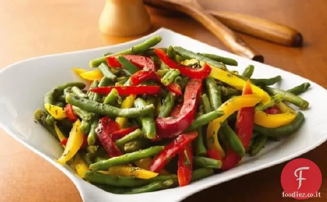 Fagiolini con peperoni colorati (dimensione folla)