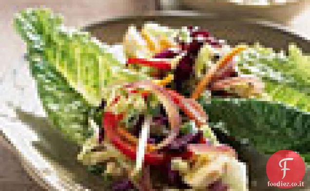 Involtini di lattuga di pollo e verdure pan-asiatici