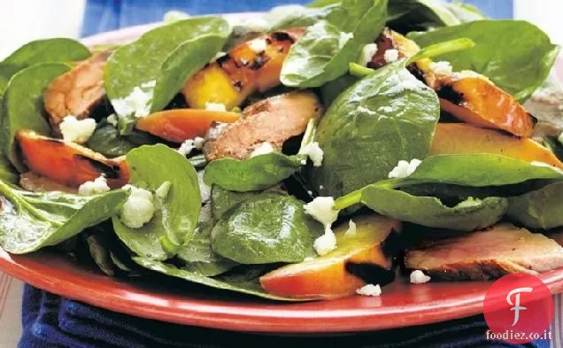 Insalata di spinaci con nettarine di maiale alla griglia