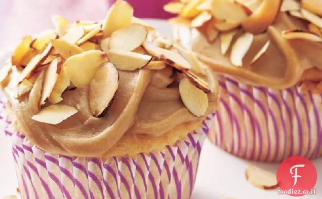 Cupcakes di mandorle tostate con glassa al caramello