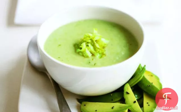 Piselli a scatto di zucchero al limone con avocado