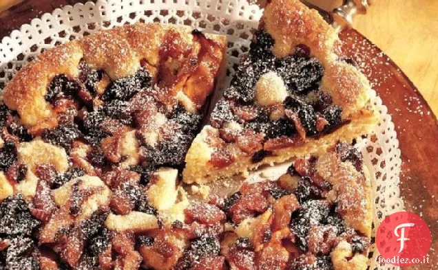 Torta al caffè con frutta mista