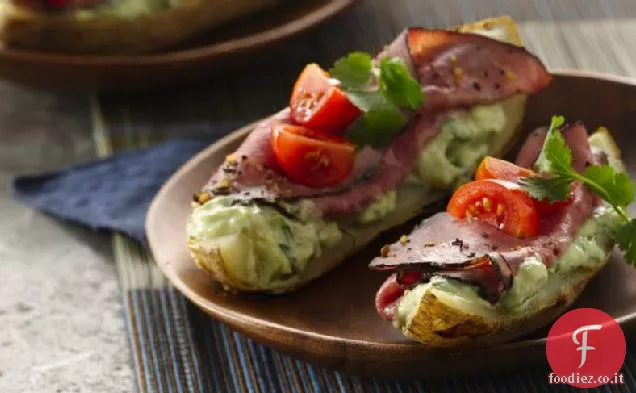 Canapé di manzo Bucce di Patate con Yogurt Avocado Aioli