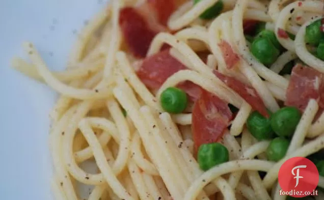 Pancetta e Piselli con Spaghetti e Uovo
