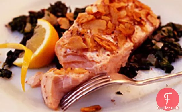 Salmone in crosta di noci con erbe aromatiche e noci