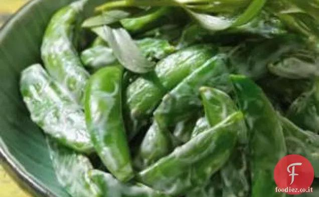 Piselli a scatto refrigerati con condimento cremoso al dragoncello