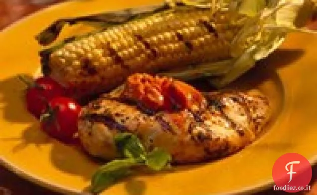 Petti di pollo alla griglia con burro di pomodoro e basilico