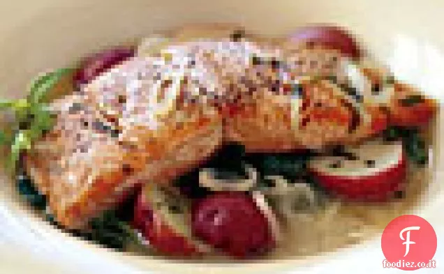 Salmone selvatico scottato con patate novelle e brodo di Digione