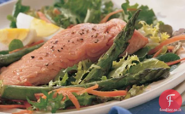 Insalata di salmone e asparagi
