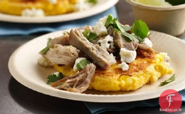 Arepas con mais e maiale tirato