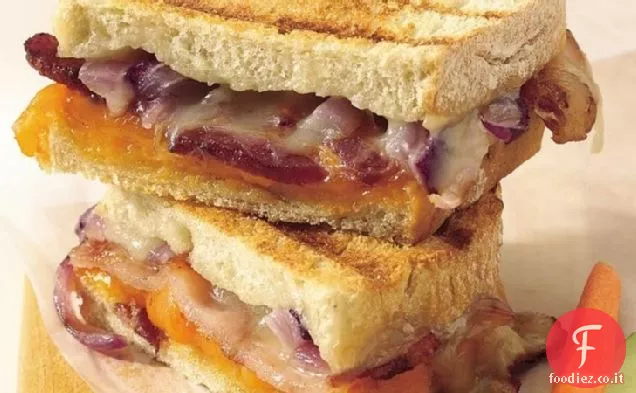 Panini alla griglia con doppio formaggio e pancetta
