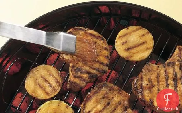 Braciole di maiale alla griglia Mesquite con cipolla dolce
