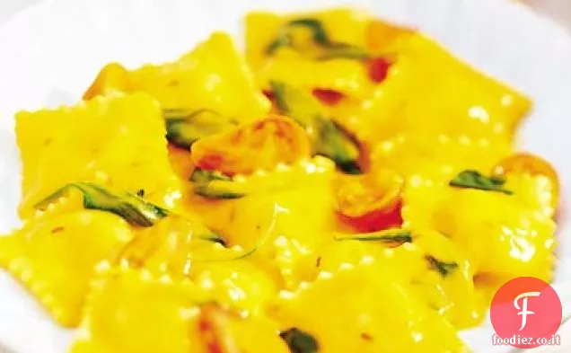 Ravioli con salsa di piselli spaccati