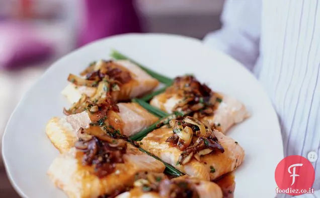 Salmone alla griglia con bacon e salsa di ostriche ai funghi