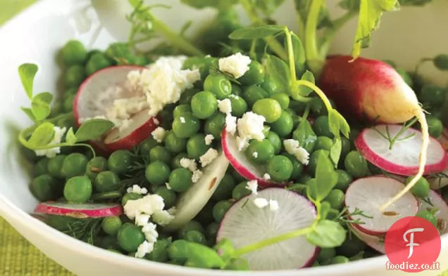 Insalata di piselli con ravanelli e formaggio Feta