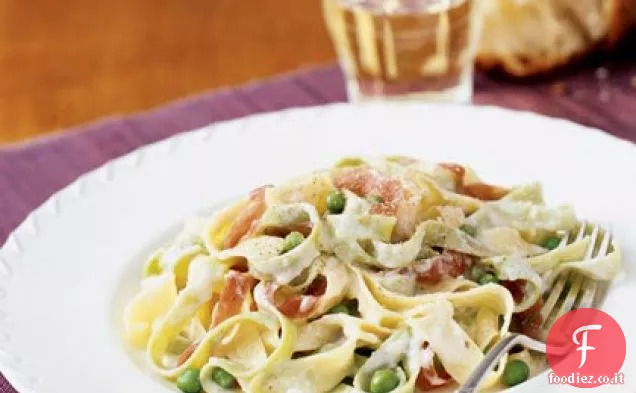 Fettuccine Alfredo con Piselli e Prosciutto
