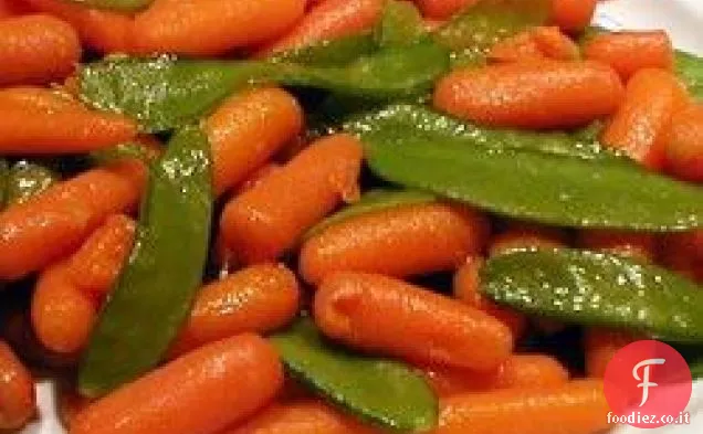 Baccelli di piselli glassati al miele e carote