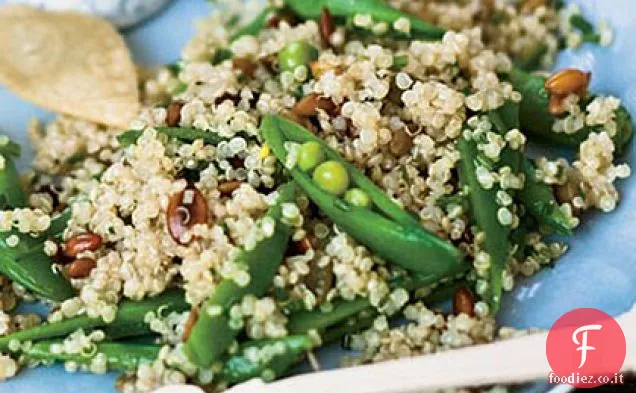 Insalata di quinoa con piselli a scatto di zucchero