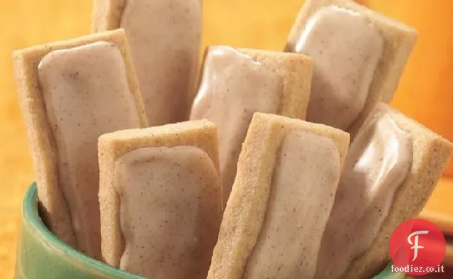 Bastoncini di pasta frolla con zucchero e spezie