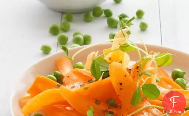 Ricetta insalata fresca di carote, piselli e menta