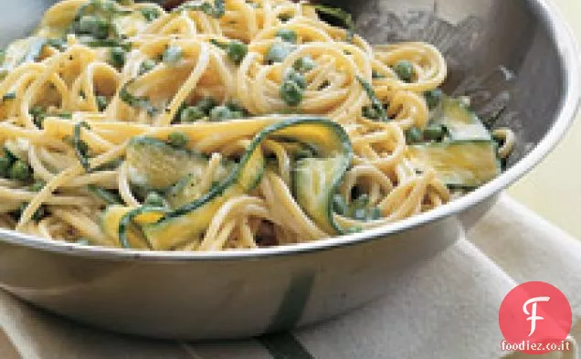 Spaghetti con Piselli e Nastri di Zucchine