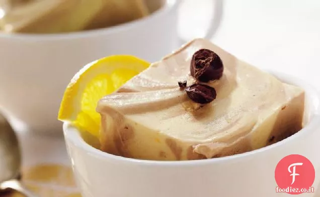 Dolce al cappuccino all'arancia gelido