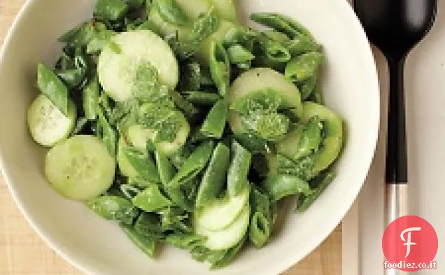 Insalata di cetrioli e piselli con menta