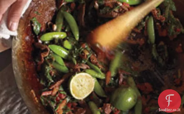 Bietole, piselli e manzo saltati in padella