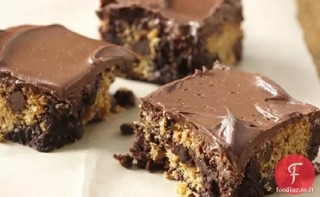 Brownies di pasta biscotto con gocce di cioccolato