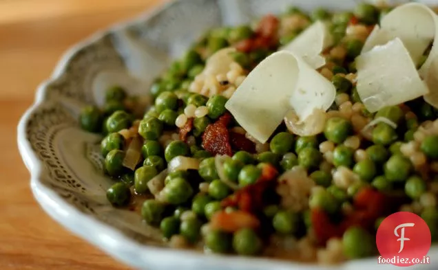 Couscous israeliano con piselli e pancetta