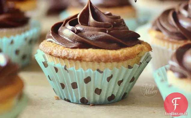 Cupcakes alla vaniglia con glassa al cioccolato
